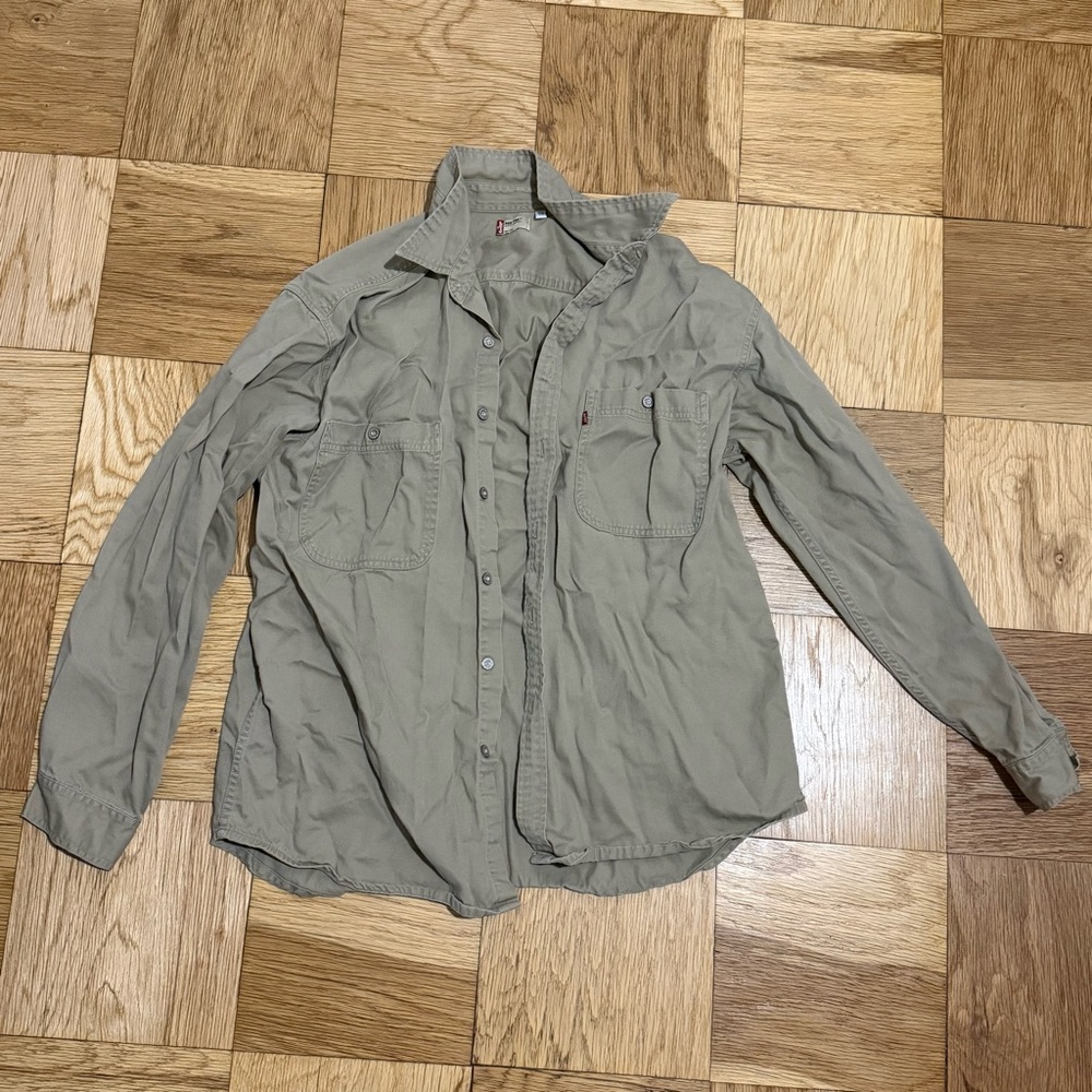 Vintage Levi's Men's Beige Button-Up Long Sleeve Shirt